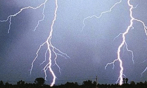 man dies lightning strike in koduvalli kozhikode